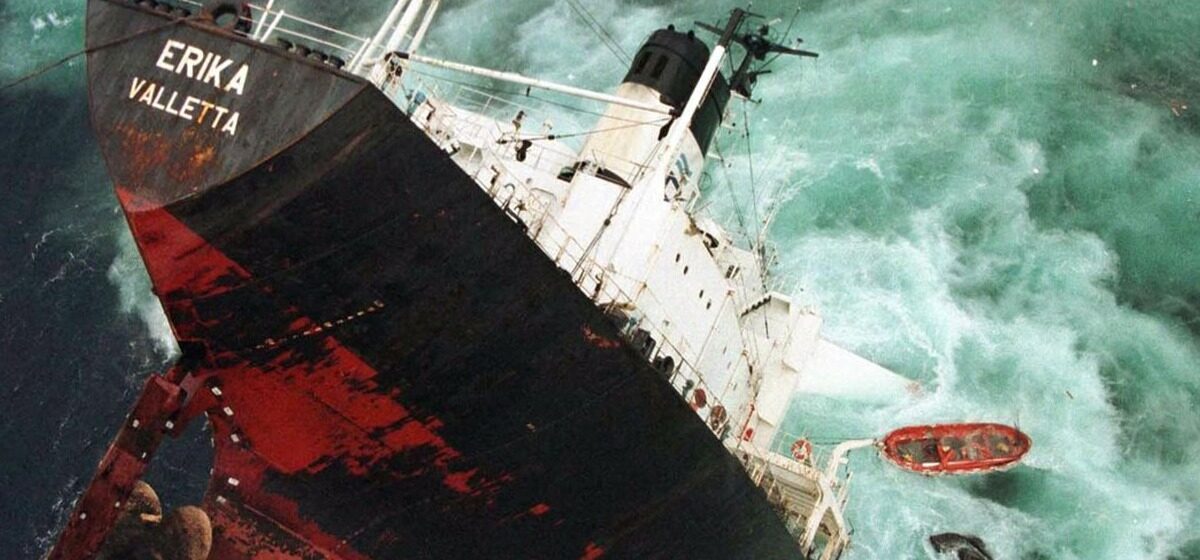 Marée - Marée Noire de l'Erika : 26 ans après le naufrage, des oiseaux mazoutés découverts dans le Finistère