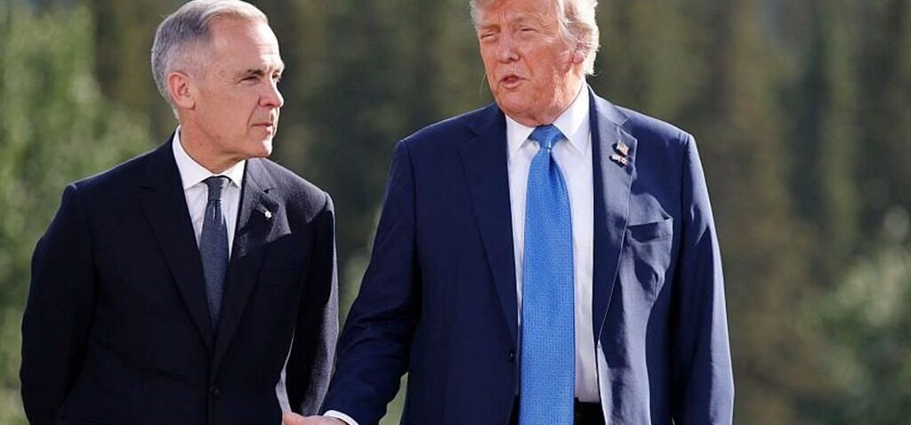 douanes - Trump menace le Canada avec des droits de douane de 100 % s'il 'conclut un accord avec la Chine'