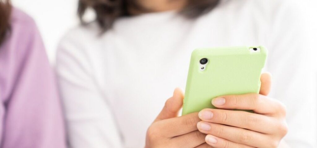 Tories - Les Tories souhaiteraient interdire l'accès aux réseaux sociaux pour les moins de 16 ans