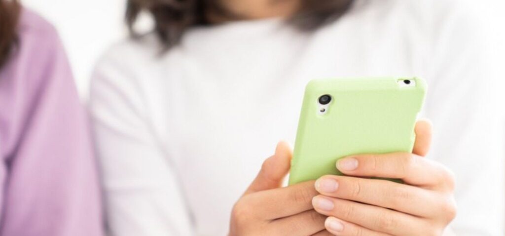 interdiction - Keir Starmer n'exclut pas de soutenir l'interdiction des réseaux sociaux pour les moins de 16 ans