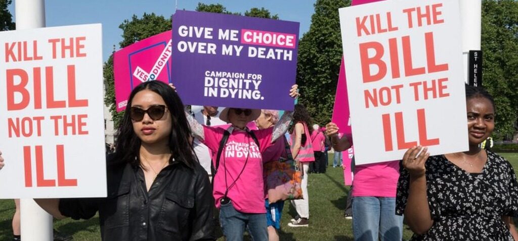 euthanasie - Le projet de loi sur l'euthanasie n'a "aucun espoir" de réussir à moins que les Lords ne changent d'approche, avertit un pair.