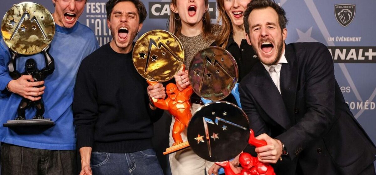 Prix - « Tu Peux Pleurer » : Maître de Cérémonie, Bertrand Usclat, Remporte Quatre Prix au Festival de l'Alpe d'Huez