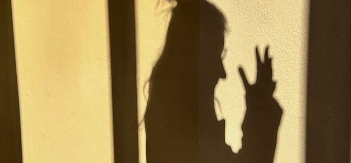 ébats - Éconduit par sa voisine de 72 ans, il crée des « ébats sexuels » bruyants sur une affiche dans l'immeuble