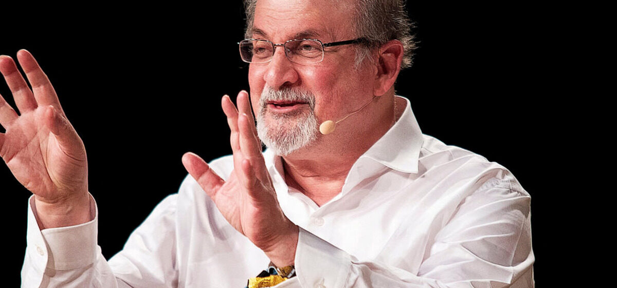 danger - « Tout le monde est en danger » : L'alerte de Salman Rushdie face à la montée de la violence aux États-Unis