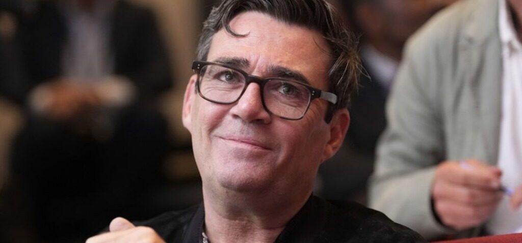 Député - Andy Burnham Doit Décider S'il Veut Retourner Comme Député