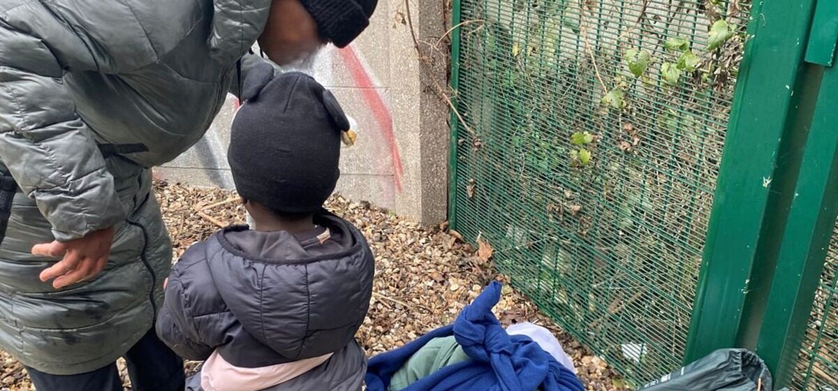 Gants - « J’ai Froid Aux Mains Parce Que Je N’ai Pas De Gants » : Fallou, 5 Ans Et Demi, Vit Sans Abri À Paris