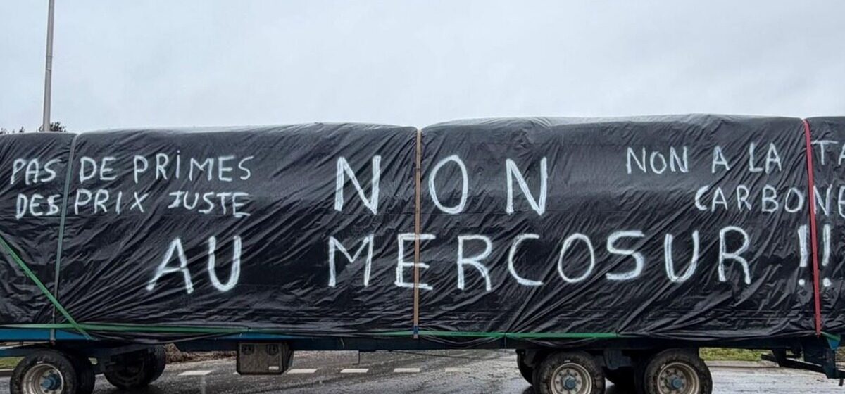 Agriculteurs - Opération de Blocage des Agriculteurs au Dépôt Pétrolier de Vatry dans la Marne