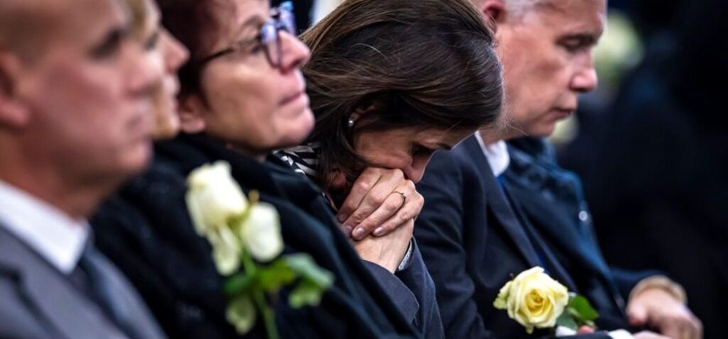 bar - Nuit de l'incendie apocalyptique du bar de ski suisse : une femme témoigne lors du mémorial de Crans-Montana