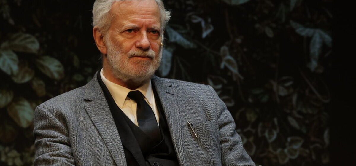 Théâtre - « En Thérapie » Adaptée Au Théâtre Avec Francis Huster : Pourquoi On Est Resté À La Porte Du Cabinet Du Psy ?