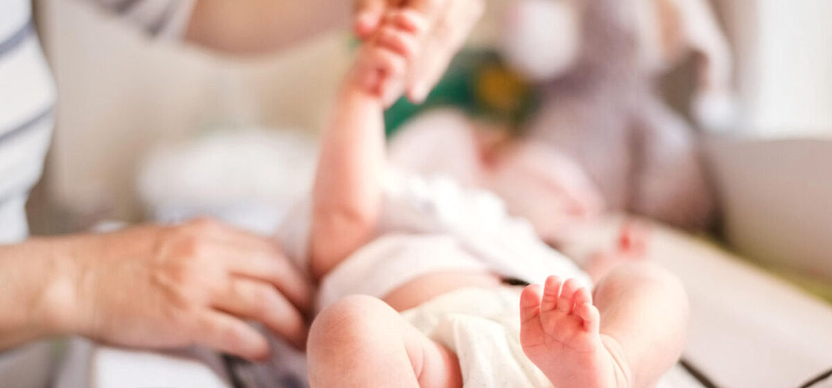 Nounou - Une Nounou Relaxée à La Rochelle Après la Fracture du Fémur d'un Bébé : Pourquoi ?