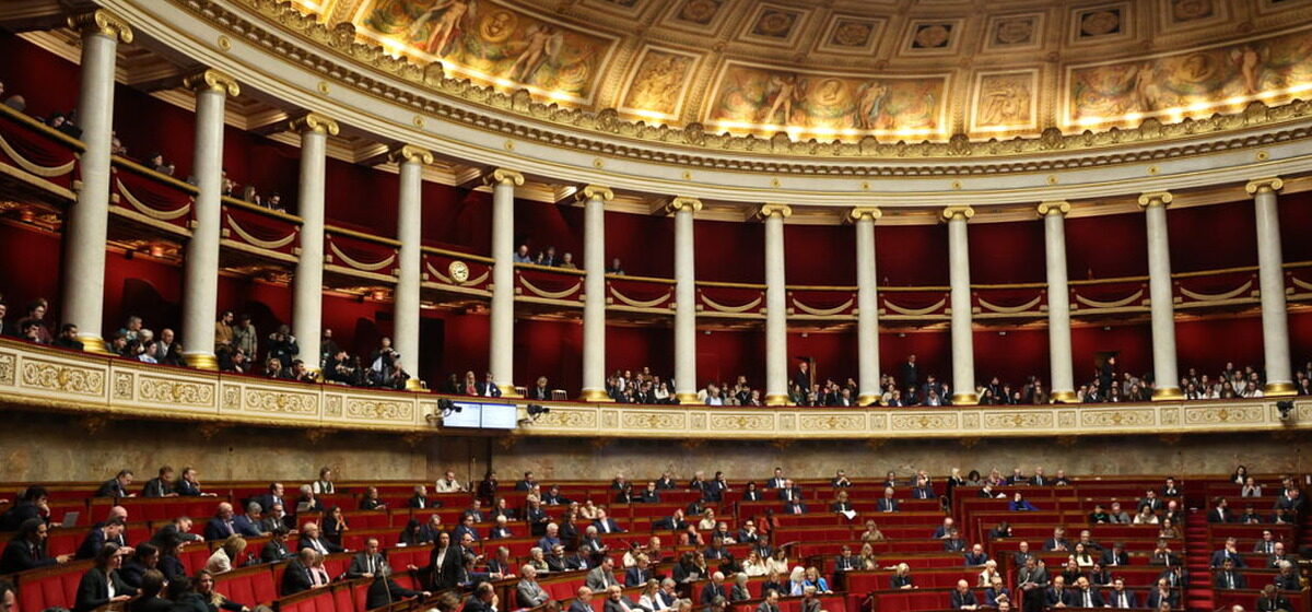 réseaux - Interdiction des réseaux sociaux pour les moins de 15 ans : l'Assemblée adopte le texte, Emmanuel Macron salue « une étape majeure »