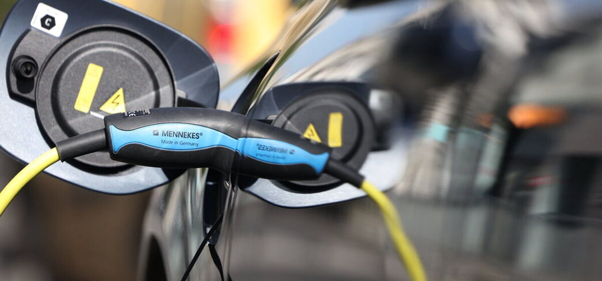 Borne - « Ça Valorise La Maison » : Coût, Règles… Comment Installer Une Borne De Recharge Électrique À Domicile ?