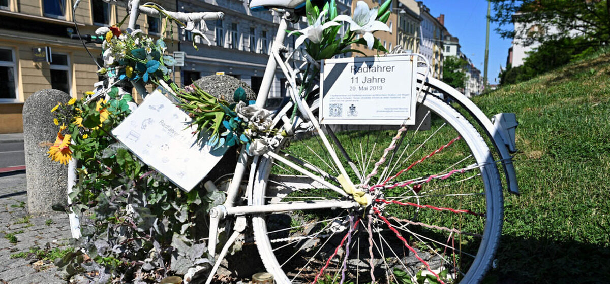 Accident - « C'est Horrible » : Un Jeune Australien, Rescapé d'un Accident de Château Gonflable, Meurt à Vélo Cinq Ans Plus Tard