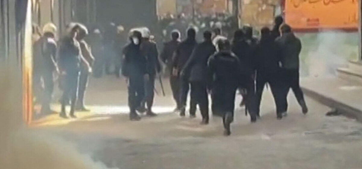 manifestations - Iran : Nouvelles manifestations malgré la coupure des communications, le fils du Shah appelle à une grève nationale