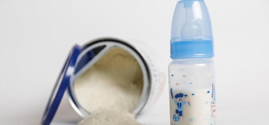 Lait - Lait infantile contaminé : Découvrez la liste des alternatives aux lots rappelés établie par la Société Française de Pédiatrie