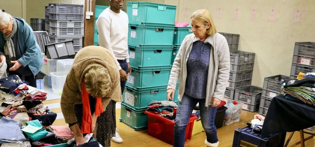 vêtement - « Pour 4 euros, le service du vêtement déménage à Reims et fournit une quarantaine de pièces aux plus démunis »
