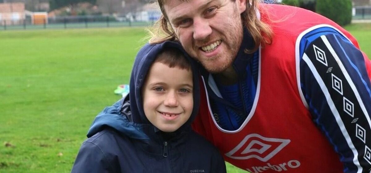 Rugby - Tom A Réalisé Son Rêve En Rencontrant Son Idole, Joueur De Rugby Pro À Castres, Grâce À La Magie Des Réseaux Sociaux