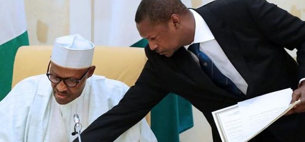 corruption - L'ancien ministre de la Justice du Nigeria obtient une liberté sous caution dans une affaire de corruption de 6 millions de dollars