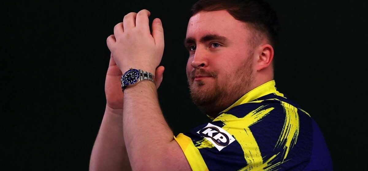 Victoire - Littler Éblouit la Foule Avec une Victoire Dominante en Quart de Finale