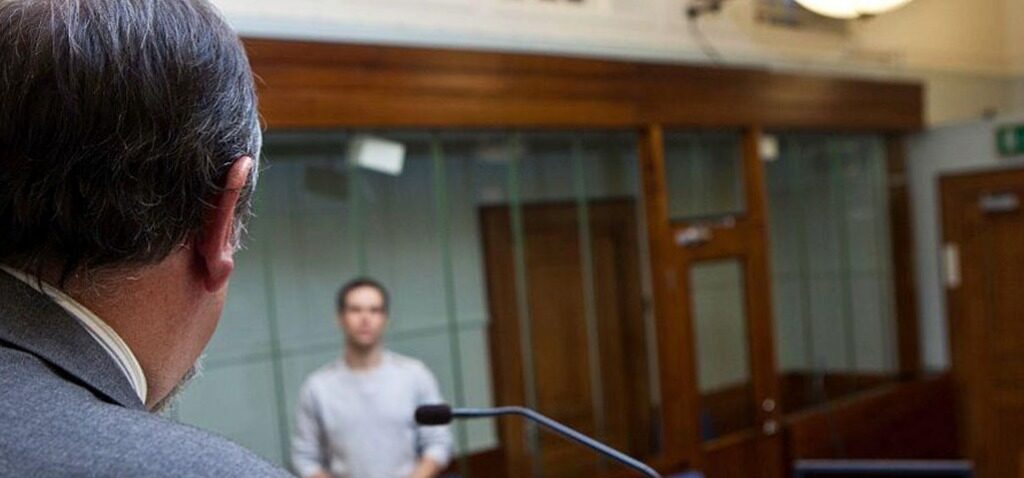 procès - Starmer s'engage à poursuivre les réductions des procès par jury malgré les réactions négatives