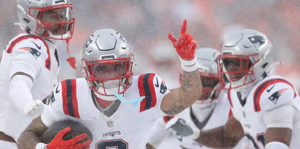 Patriots - Les Patriots obtiennent leur 12e billet pour le Super Bowl après avoir battu les Broncos dans une neige épaisse à Denver