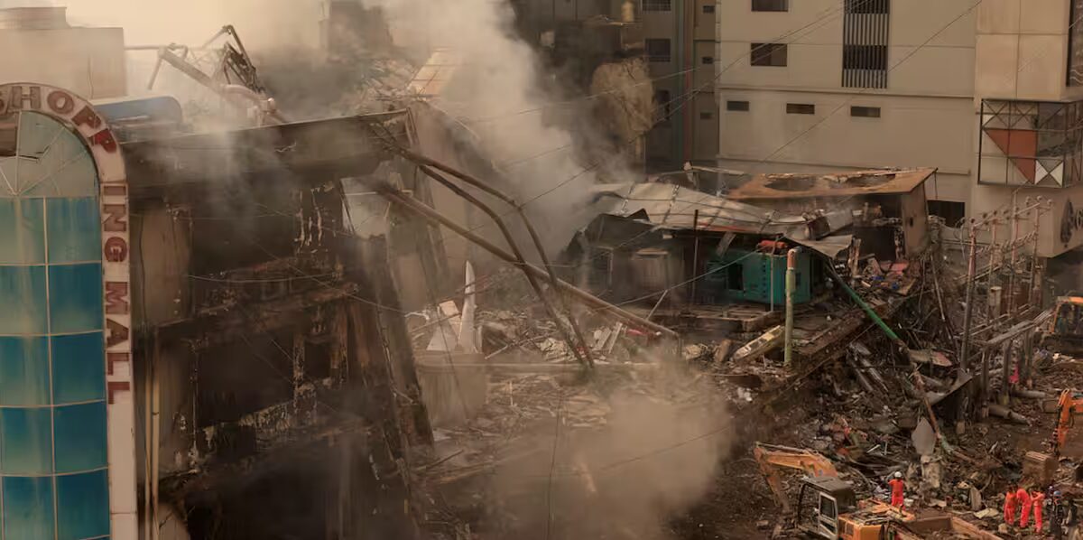Commercial - Au Moins 21 Morts, Des Dizaines Disparus Dans Un Incendie Énorme Au Centre Commercial De Karachi