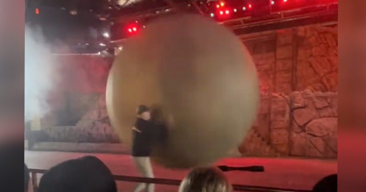 accessoire - Moment où un accessoire de 400 livres blesse un employé de Disney