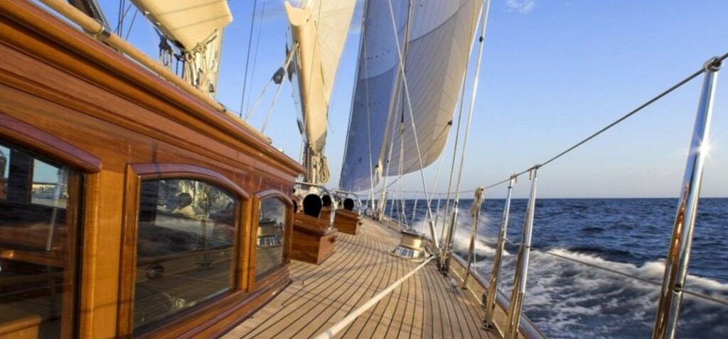 yachting - L'industrie du yachting recherche des alternatives au teck