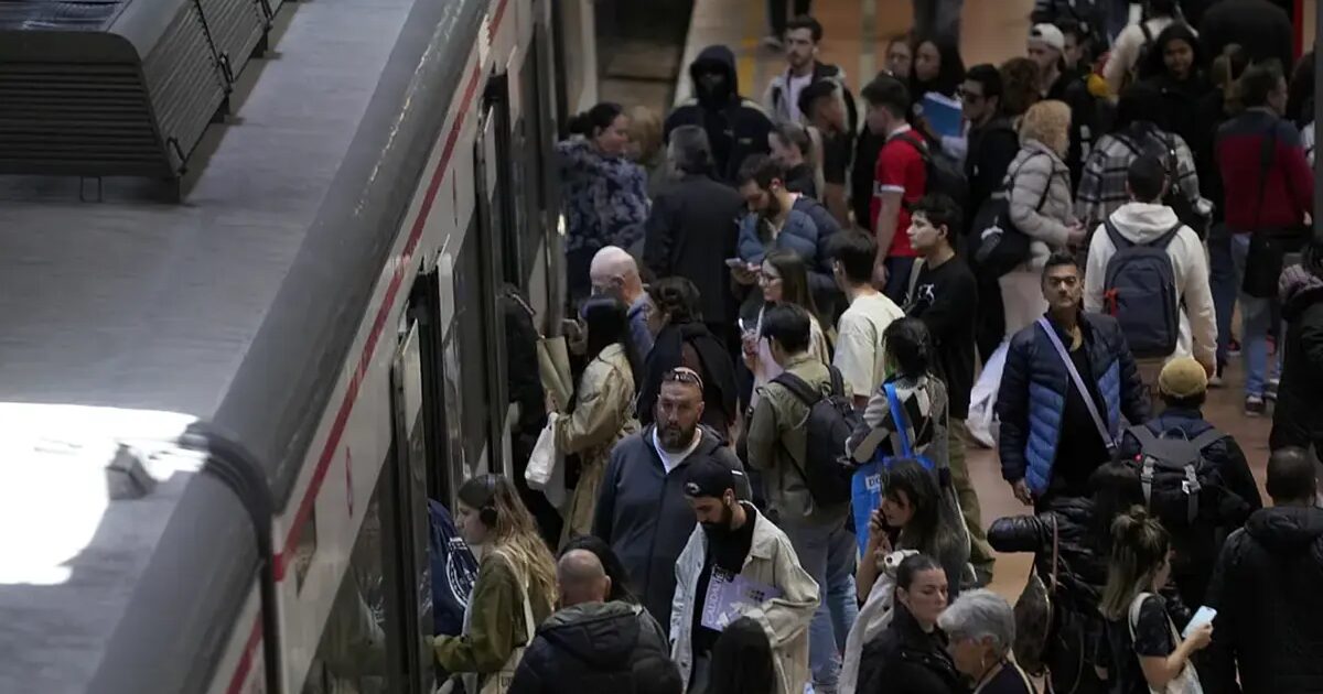 Services - Services Minimaux et Trains Annulés lors de la Grève des Conducteurs de ce Lundi 9 Février, en Attente d'un Accord de Dernière Minute