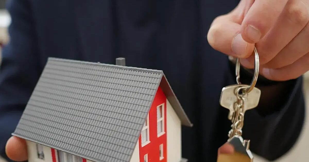 maison - C'est officiel : la Hacienda confirme que les plus de 65 ans peuvent donner leur maison à leurs enfants sans payer d'IRPF.