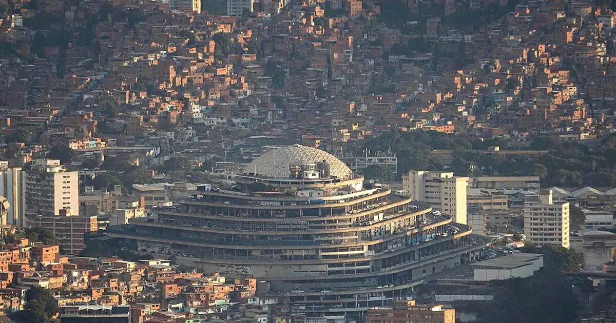 Lieu - "El Helicoide : Un Lieu Pour Confesser Ce Que Vous N'Avez Pas Fait"