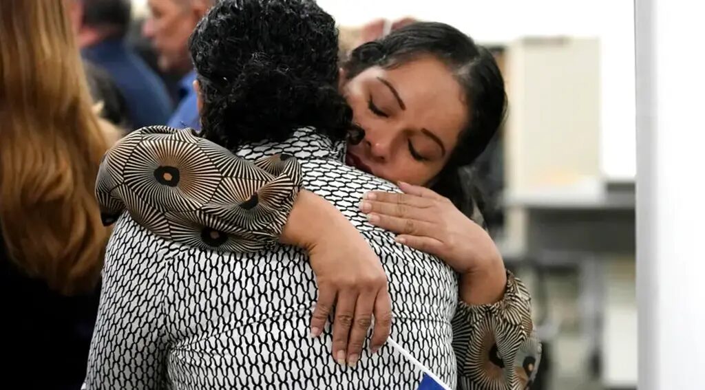 Tiranías - Les Tiranías d'Amérique Latine, Contraintes d'Ouvrir les Serrures des Prisons