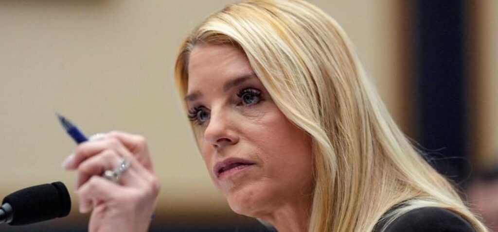 témoin - Quatre enseignements tirés du témoignage enflammé de Pam Bondi sur Epstein