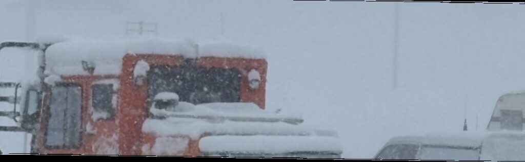 skieurs - Les secouristes recherchent 10 skieurs disparus après une avalanche en Californie