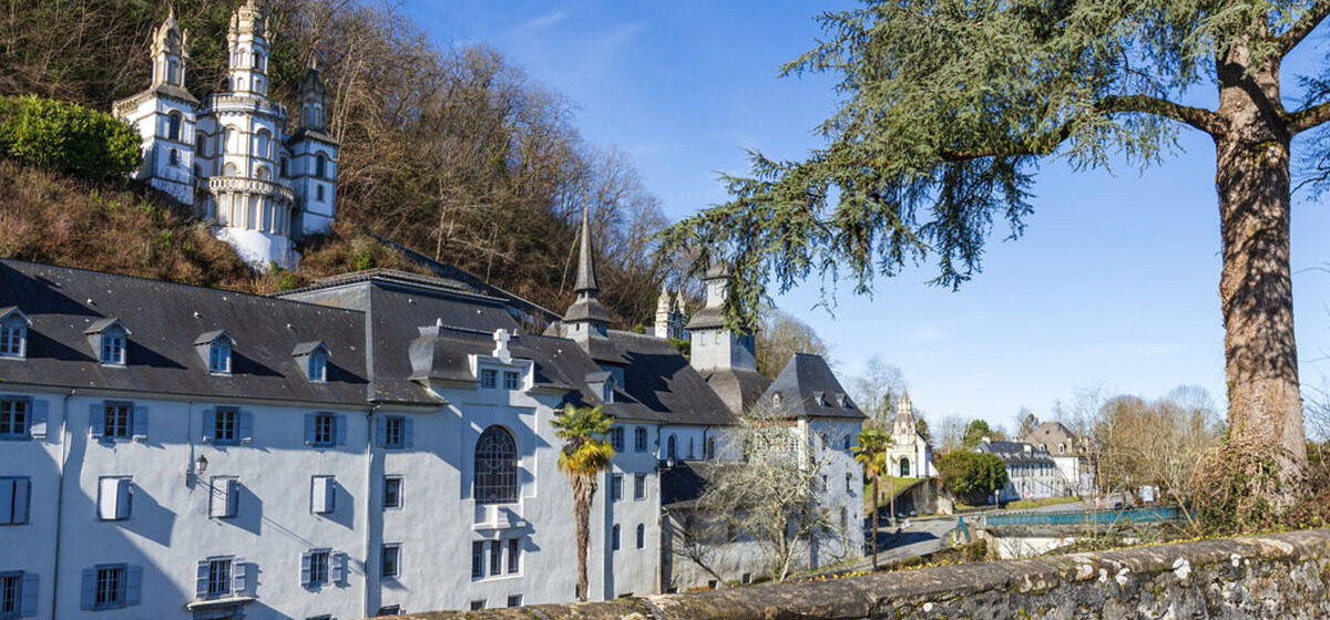 Collège - « Ça Ne Pouvait Pas Rester Un Lieu D’éducation » : La Fermeture Du Collège À Bétharram Crée Des Divisions