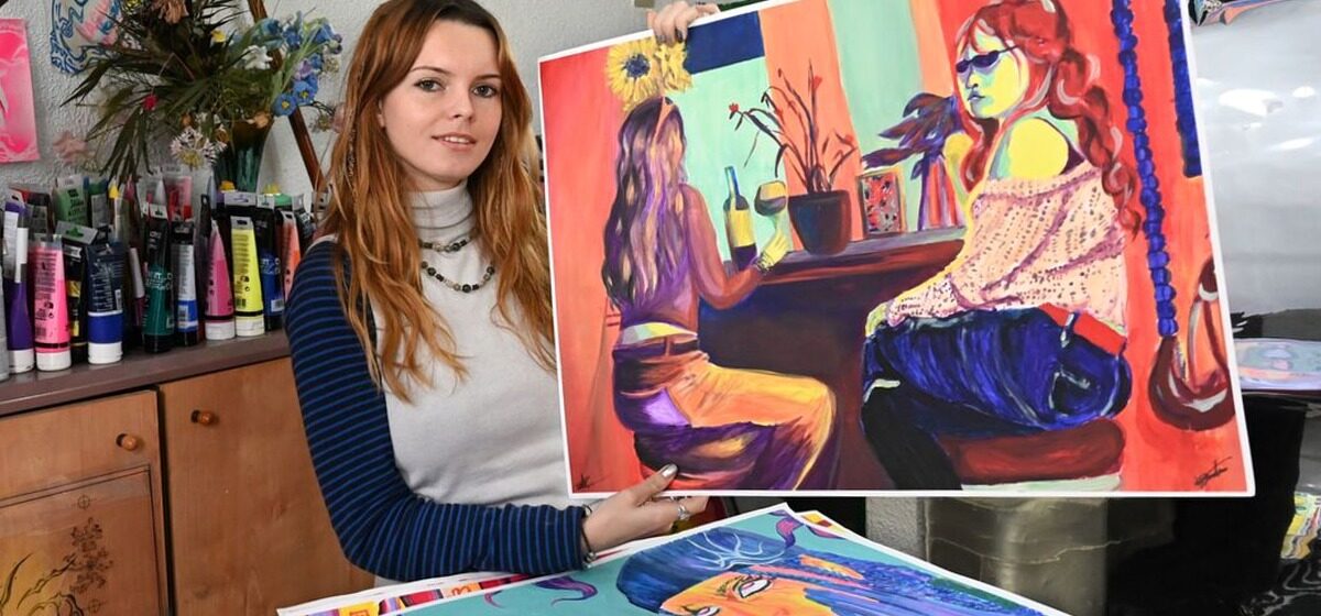 artiste - À Toulouse, cette artiste incite les passants à venir peindre chez elle !