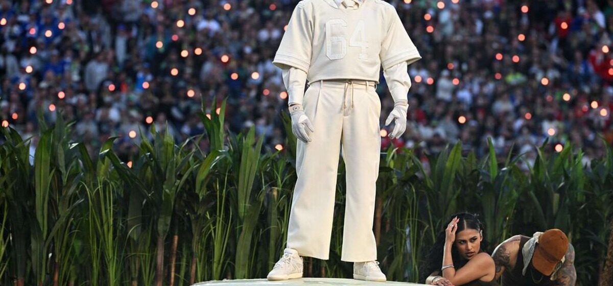 numéro - Superbowl : Pourquoi Bad Bunny a-t-il porté le numéro 64 ?