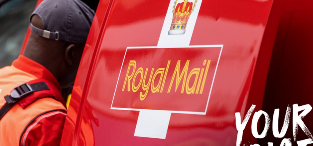 colis - Des lettres de Royal Mail restent non livrées pendant des semaines, selon les employés, tandis que les colis sont prioritaires
