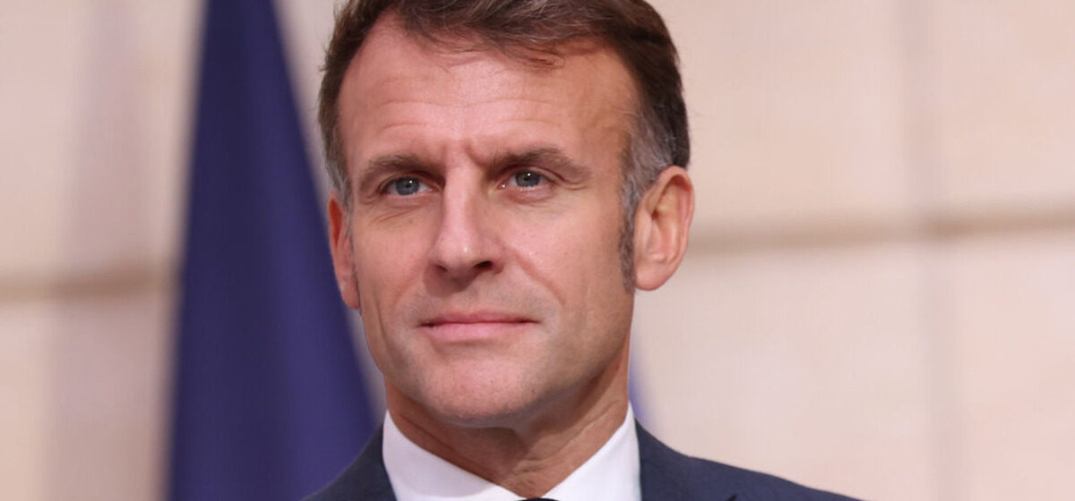 vacances - Des journées plus courtes et « un gros mois de vacances d’été » : Macron se montre favorable à de nouveaux rythmes scolaires