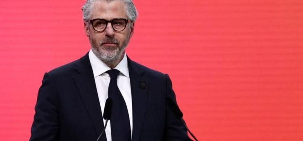 vendre - Casey Wasserman va vendre son agence de talents après le scandale Epstein - rapports