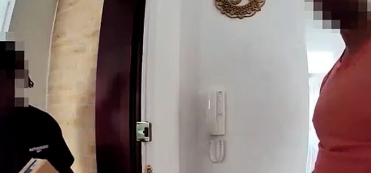 Amazon - Trois adolescents britanniques déguisés en livreurs Amazon volent 3,5 millions d’euros en cryptomonnaie et partagent tout sur Snapchat avant d’être arrêtés