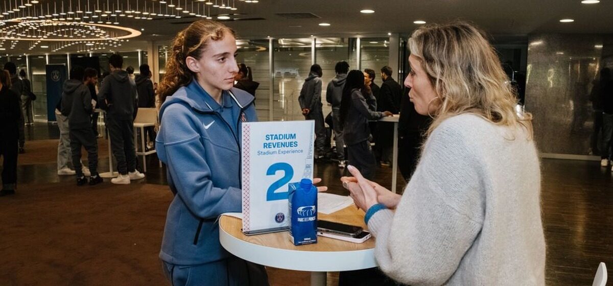 PSG - « L'école et le foot, c'est indissociable » : Le PSG organise un forum des métiers pour les jeunes de son centre de formation