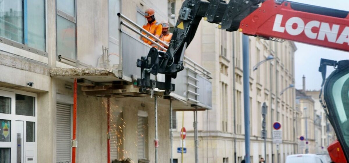 Balcons - Chantier Impressionnant à Reims : 116 Balcons Condamnés Pour Des Raisons De Sécurité Sont Démantelés