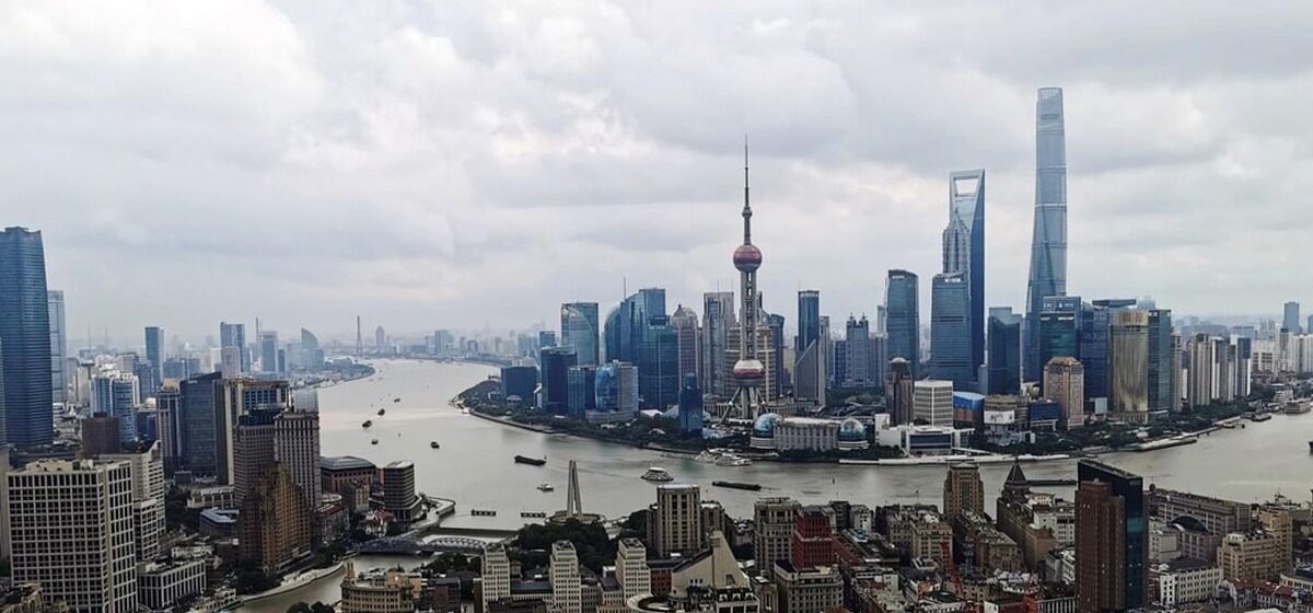 Shanghai - « Nous avons pensé à ce moment presque tous les jours » : Deux Français arrivent à Shanghai, après un périple à pied depuis la France.