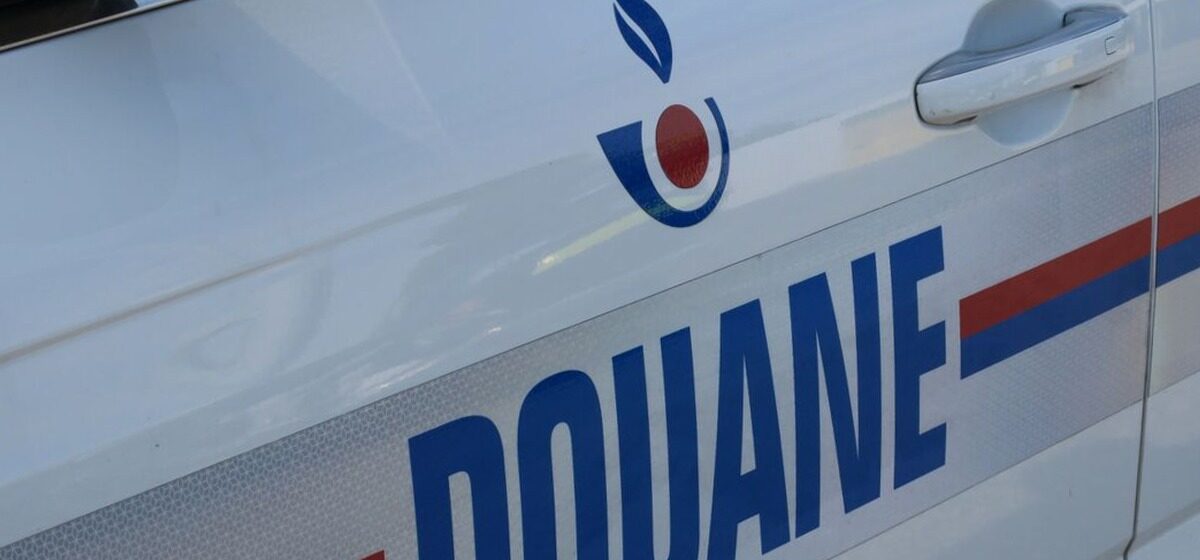 cocaïne - Saisie record de cocaïne, Labubu en vogue, dents de dinosaures : que révèle le bilan des douanes de l'année 2025 ?