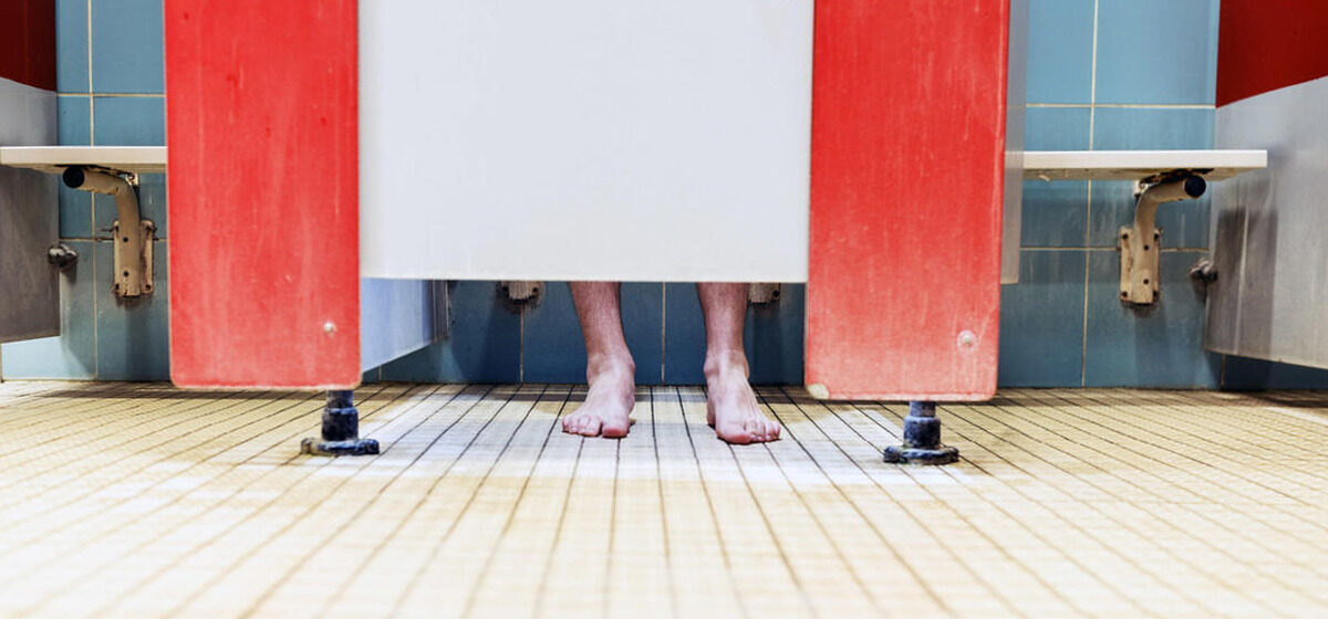 vidéos - 118 649 images, 3 532 vidéos... Le « voyeur compulsif » filmait dans les cabines de la piscine avec une mini-caméra : comment a-t-il agi ?