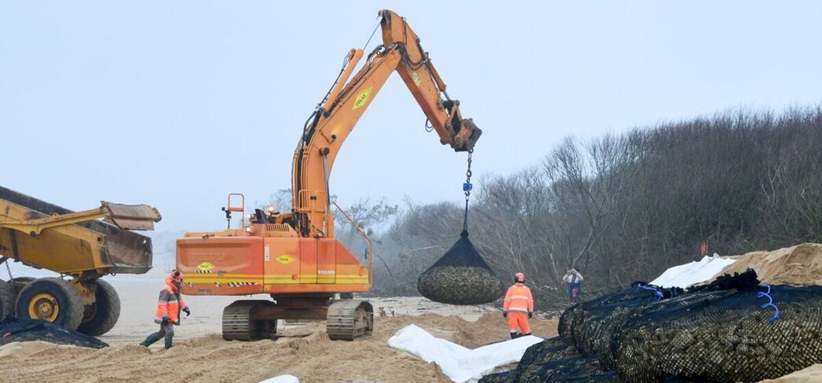rempart - Urgent : Installation d'un « rempart » sur la plage de l'île d'Oléron pour lutter contre l'érosion