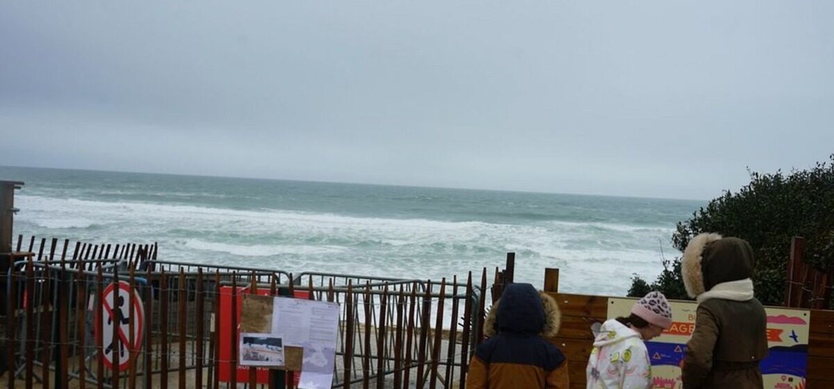 plage - « Avec un front de mer sans plage et sans touristes, la vie disparaît : à Biscarrosse, la côte recule et les habitants s'inquiètent »