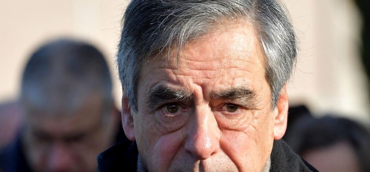 François - Affaire des emplois fictifs : François Fillon abandonne son pourvoi en cassation, rendant sa condamnation définitive