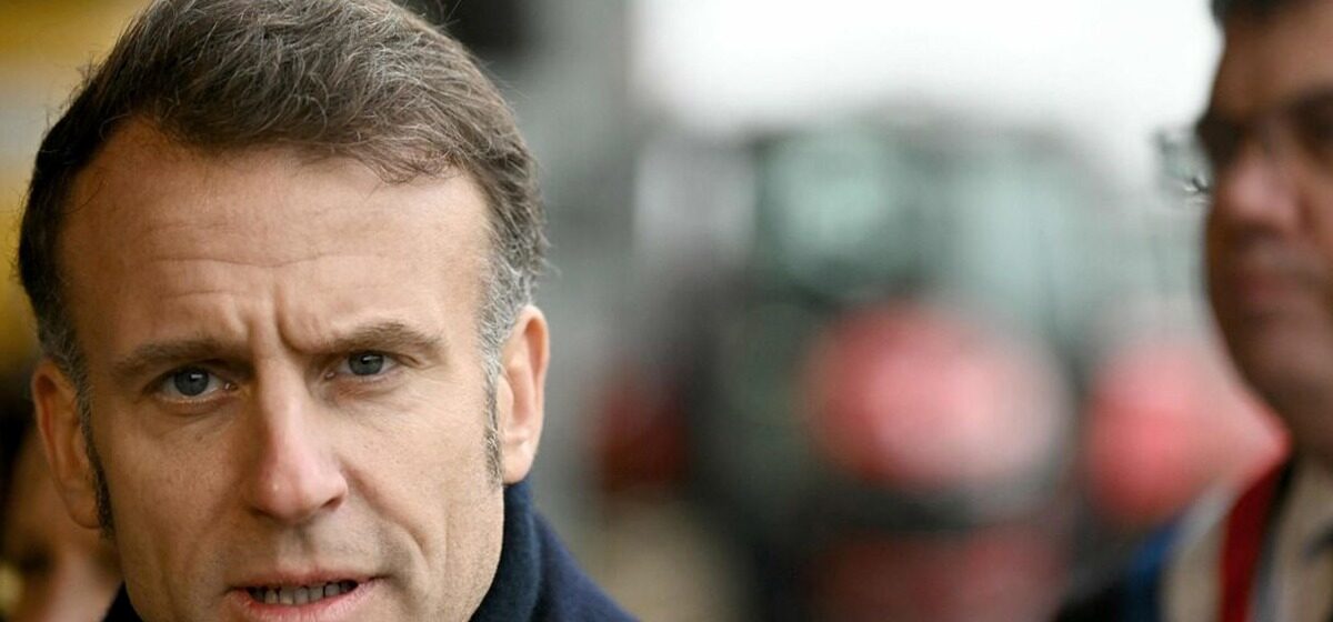 jeux - « Peut-être qu'il faudra interdire » : Macron demande d'étudier les dangers des jeux vidéo et des agents IA pour les jeunes.